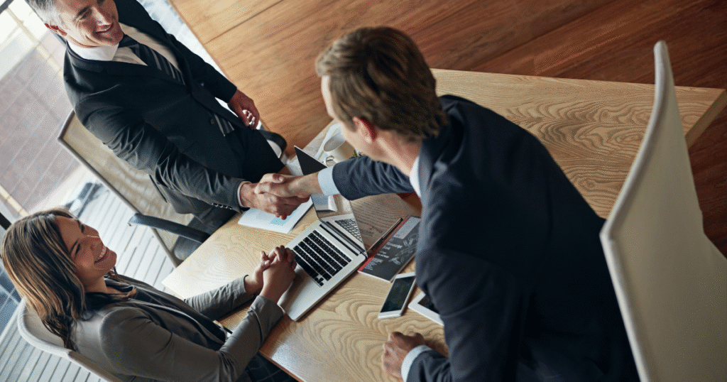 Utility players vs specialization in tech careers — employers choosing a multidisciplinary professional for premium roles and end-to-end solutions